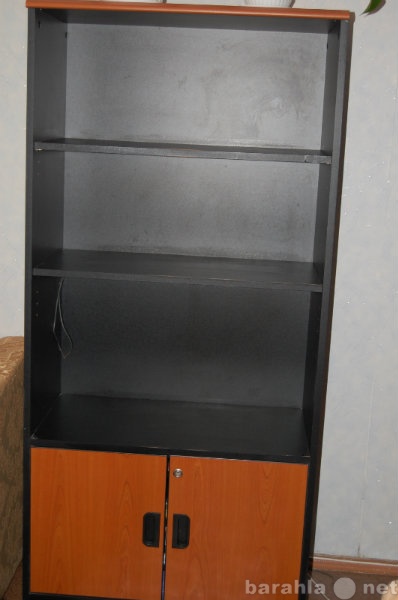 Продам: стол компьютерный и шкаф в комплекте