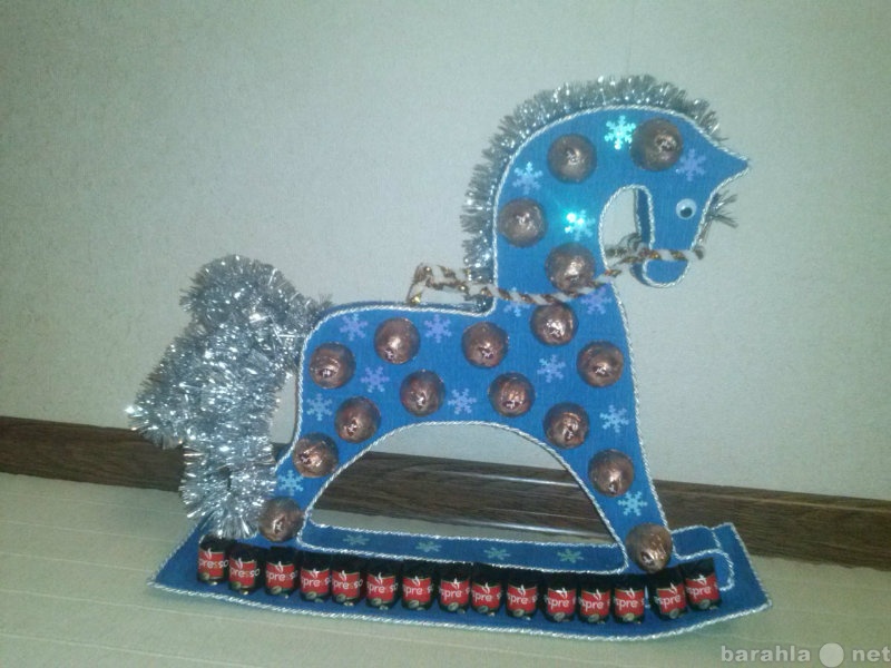 Продам: Новогодняя лошадка с конфетами