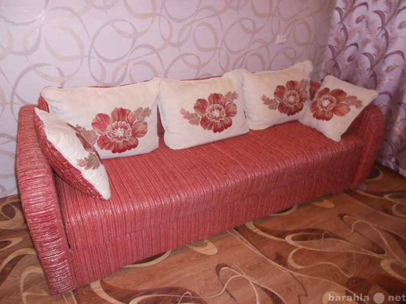 Продам: Диван-кровать и 5 диванных подушек