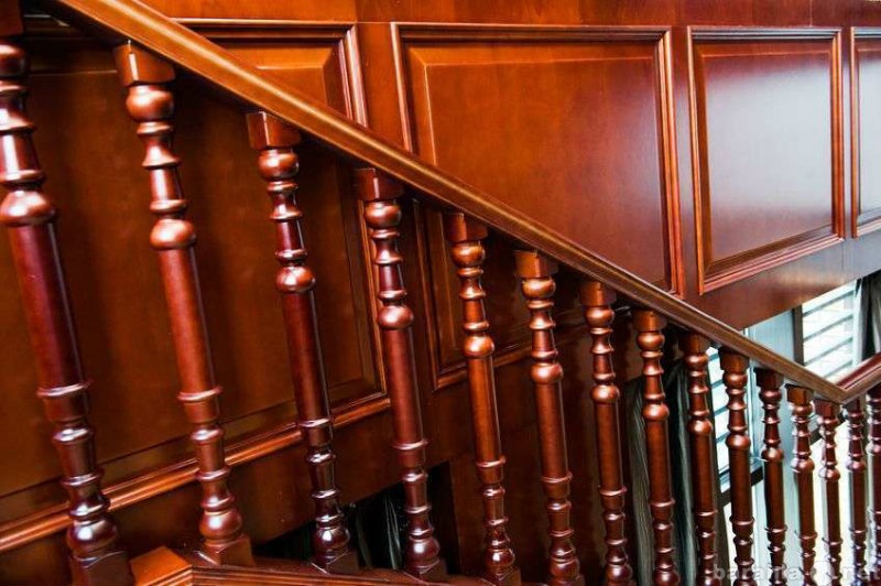 Продам: деревянныe лестницы  на заказ