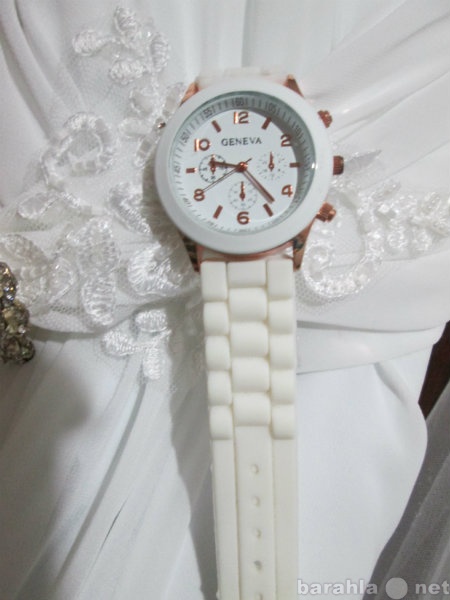 Продам: Модные часы, с резиновым браслетом ищут