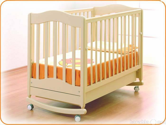 Продам: Детская деревянная кроватка