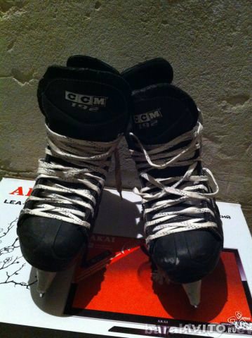 Продам: Хоккейные коньки CCM 192