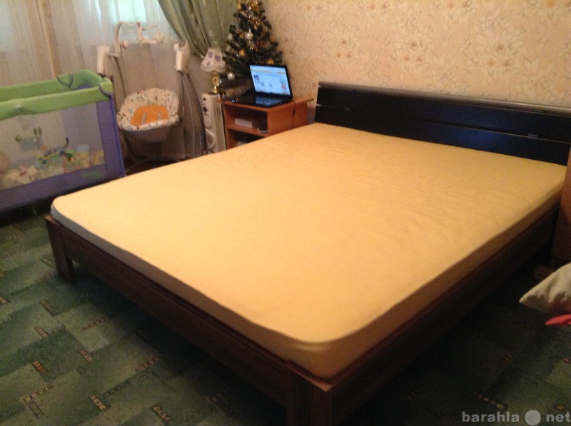 Продам: кровать двухспальная + матрас