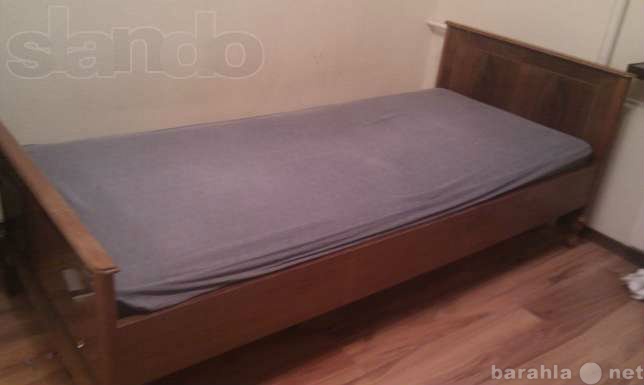 Продам: 2 кровати + 2 тумбочки из нат. дерева