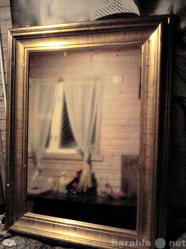 Продам: Зеркало в массивной деревянной раме