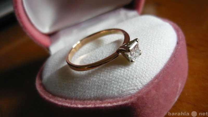 Продам: Кольцо с бриллиантом