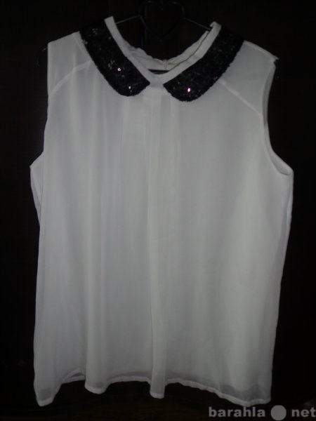 Продам: Белая блузка с черным воротничком