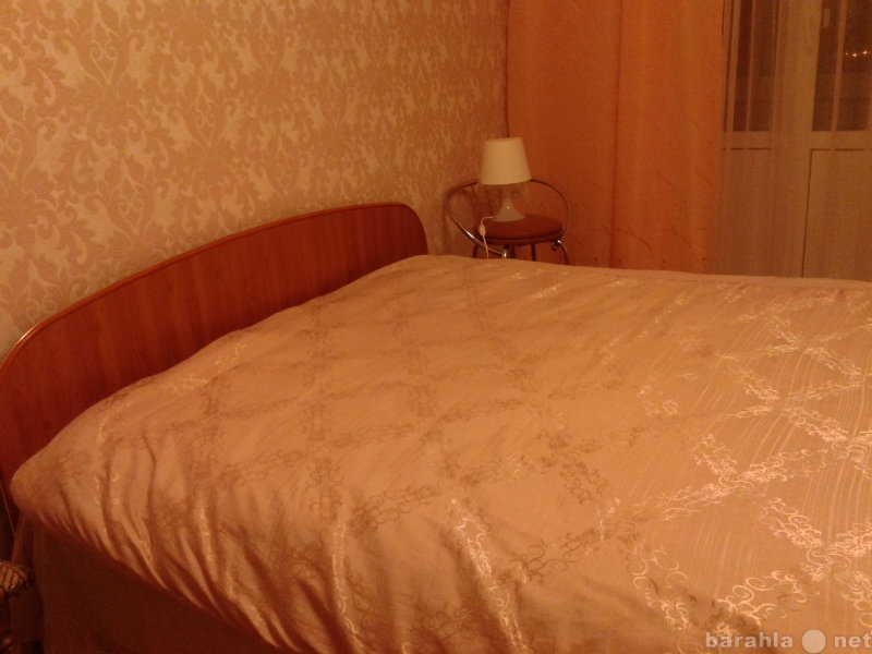 Продам: двуспальная кровать без матраса