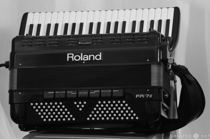 Продам: Цифровой аккордеон Roland FR-7X