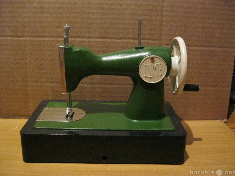 Продам: Детская швейная машинка дшм1В. СССР