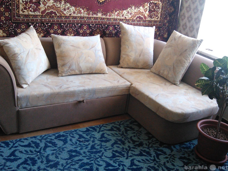 Продам: Угловой диван (полутораспальный)