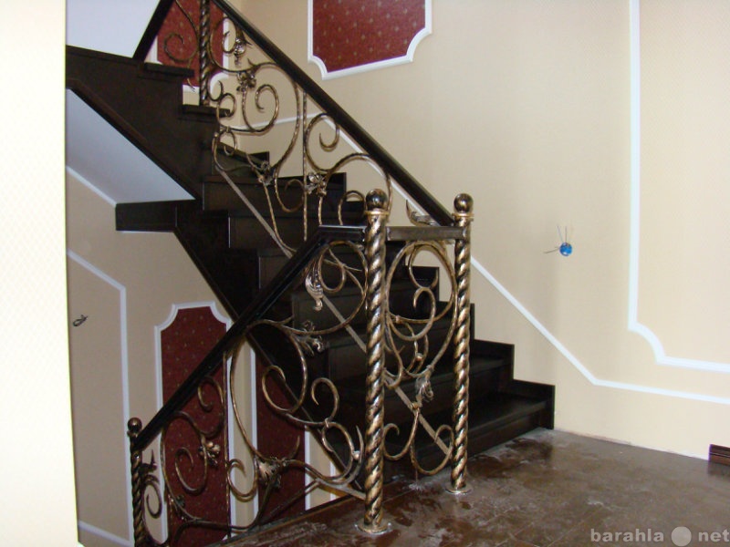 Продам: Лестница с металлическим ограждением