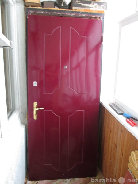 Продам: Входную металлическую дверь