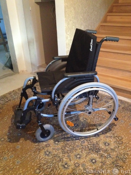 Продам: Инвалидное кресло-коляска.