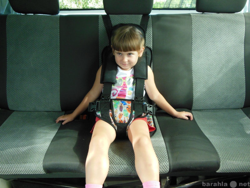 Можно ли кресло ребенку 7 лет. Детское удерживающее кресло. Бескаркасное детское автокресло. Бескаркасные автокресла для детей. Автомобильное детское бескаркасное автокресло.