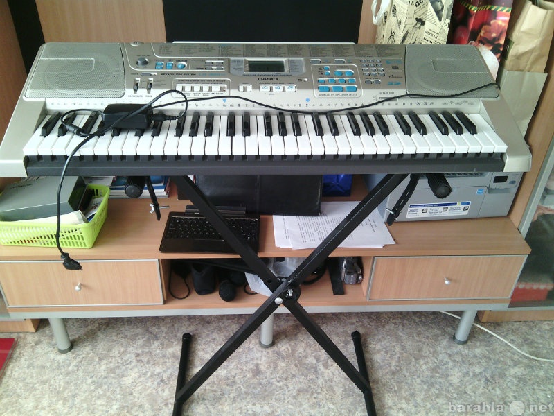 Продам: Клавишный синтезатор CASIO