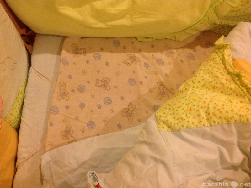Продам: Кровать детскую с постельным набором