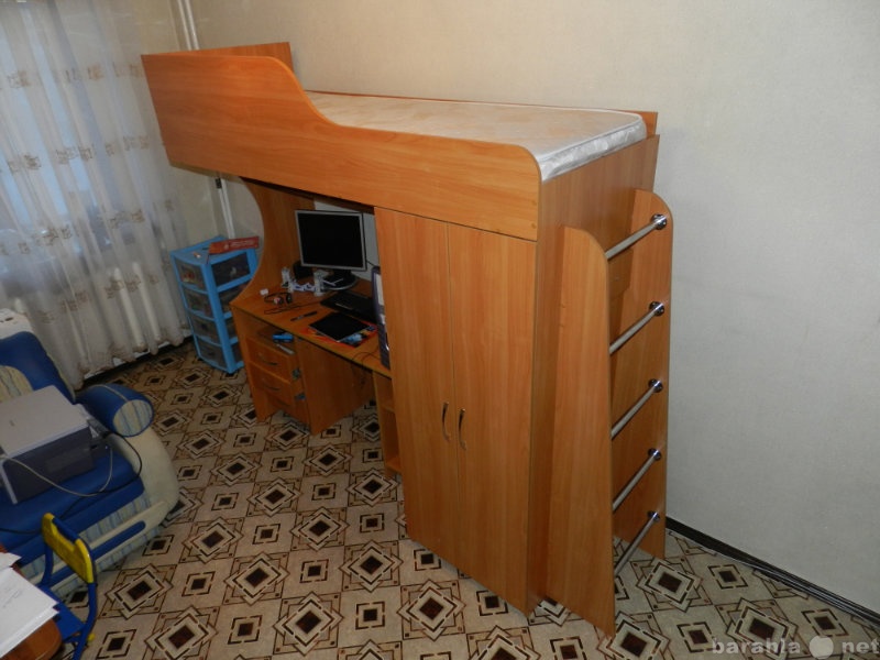 Продам: кровать-чердак с письменным столом
