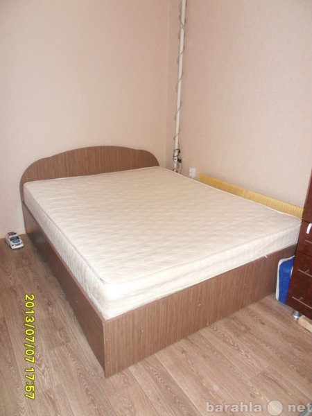Продам: Кровать двуспальная с матрасом