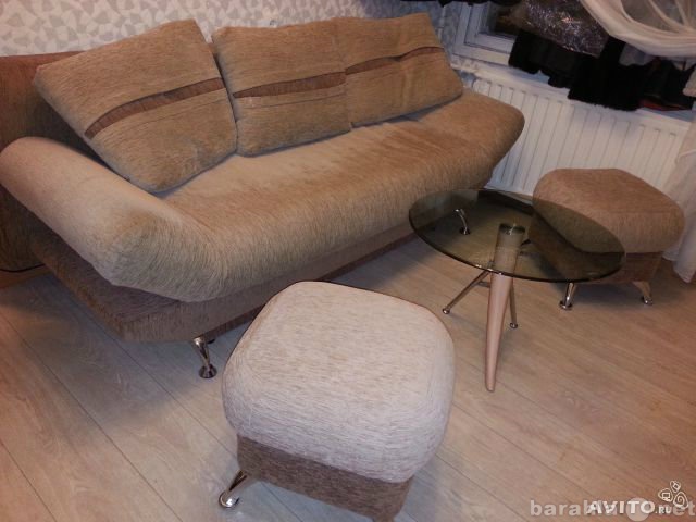 Продам: К-т раскладной диван, два пуфа и стол