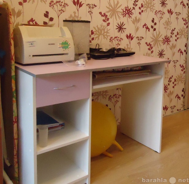 Продам: Угловой шкаф и компьютерный стол