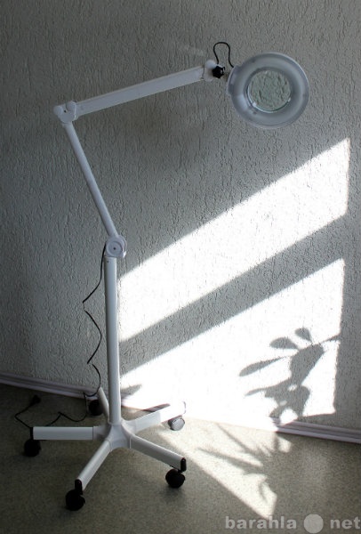 Продам: Лампа-лупа трехкратная на стойке(белая)