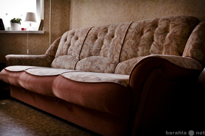 Продам: Гарнитур диван-книжка и два кресла
