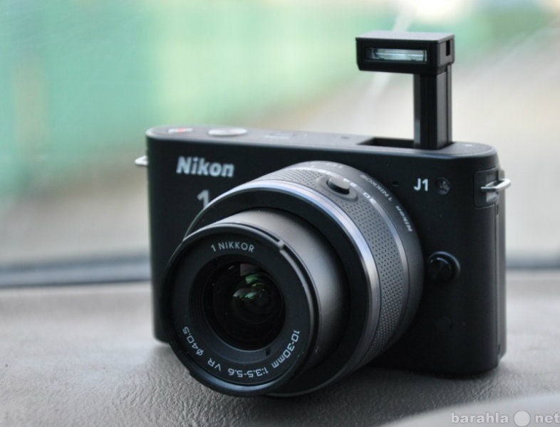 Продам: Nikon J1 Kit