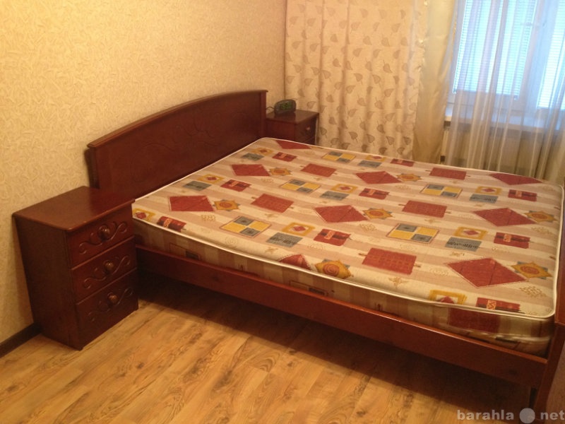 Продам: Двухспальная кровать с тумбачками и матр