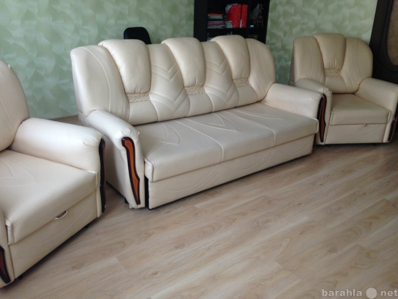 Продам: Мягкая мебель (диван+2 кресла)