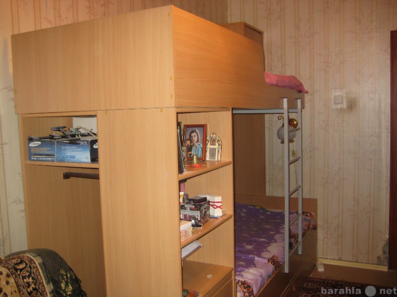 Продам: Двухъярусная кровать со шкафами