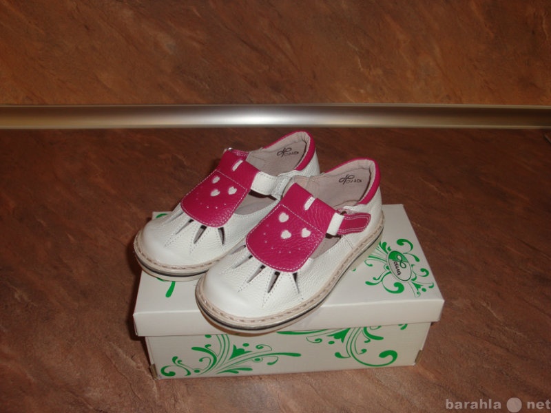 Продам: Новые сандалии для девочки Фома