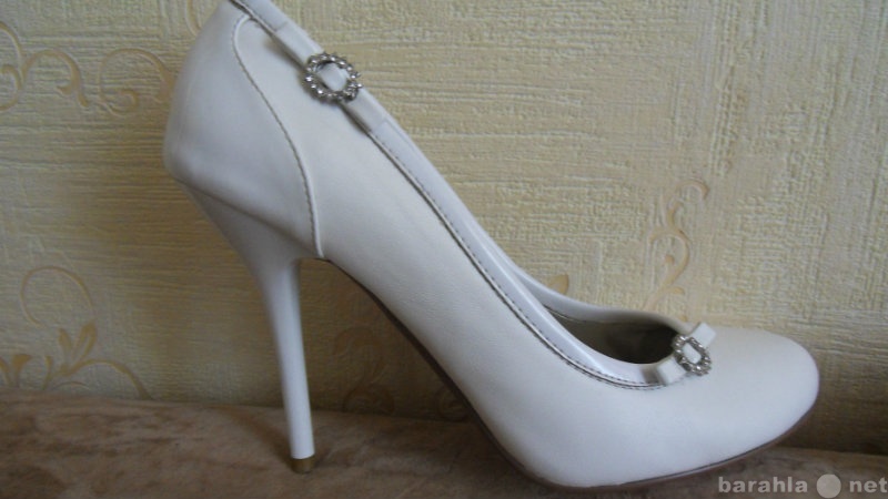Продам: Белые туфли