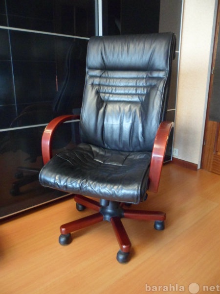 Продам: Продаю итальянское кожаное кресло рук-ля