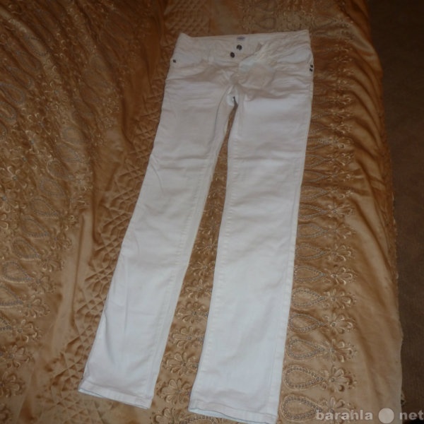 Продам: Белые джинсы.