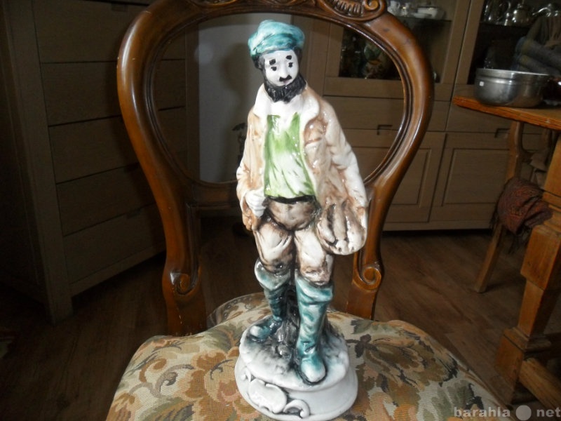 Продам: Farforovay redkay statuetka antik