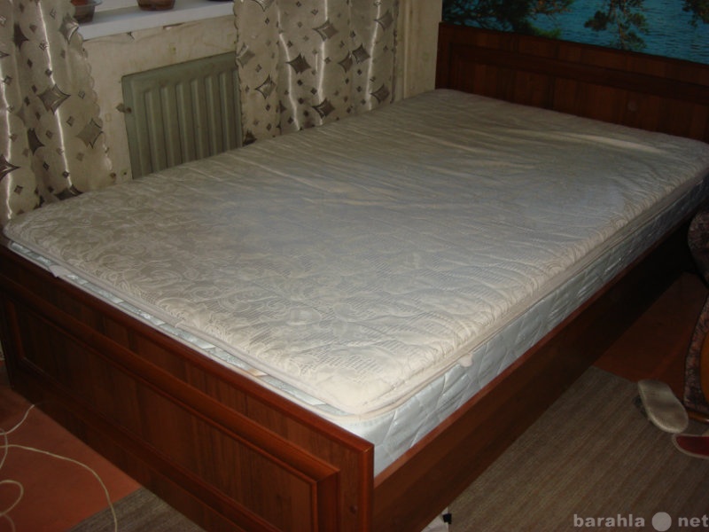 Продам: Кровать с матрасом и наматрасником