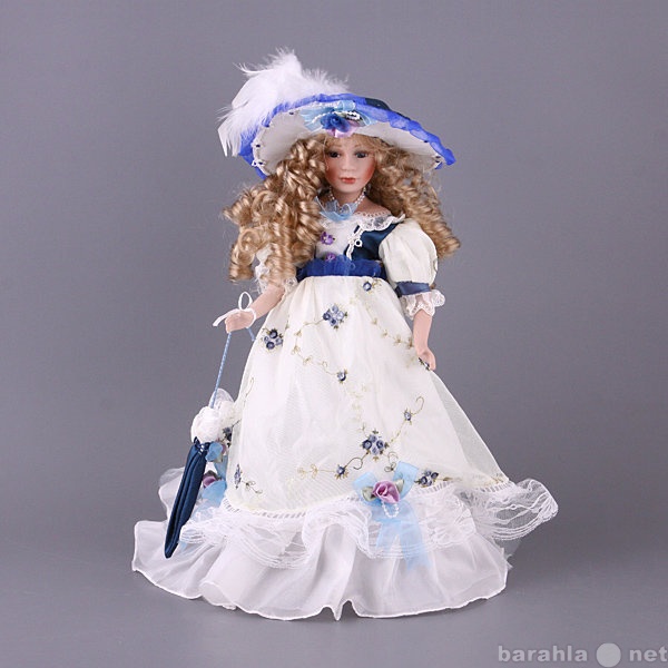 Продам: Фарфоровая кукла с мягконабивным туловищ