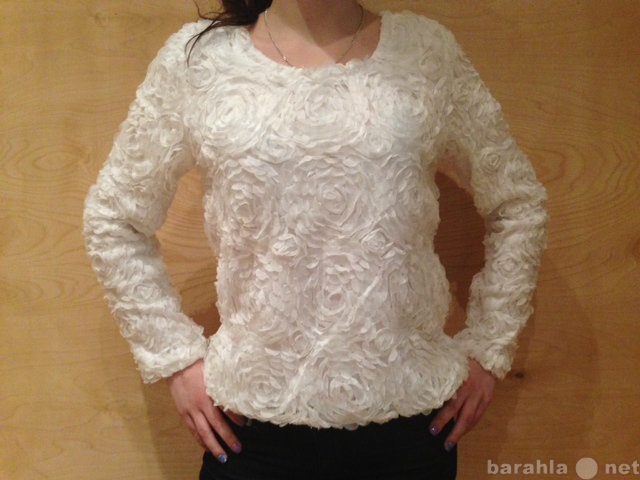 Продам: Гипюровая блузка с 3D эффектом Розы