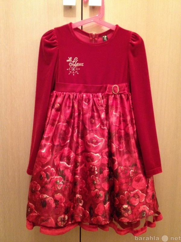 Продам: 2 Нарядных детских платья