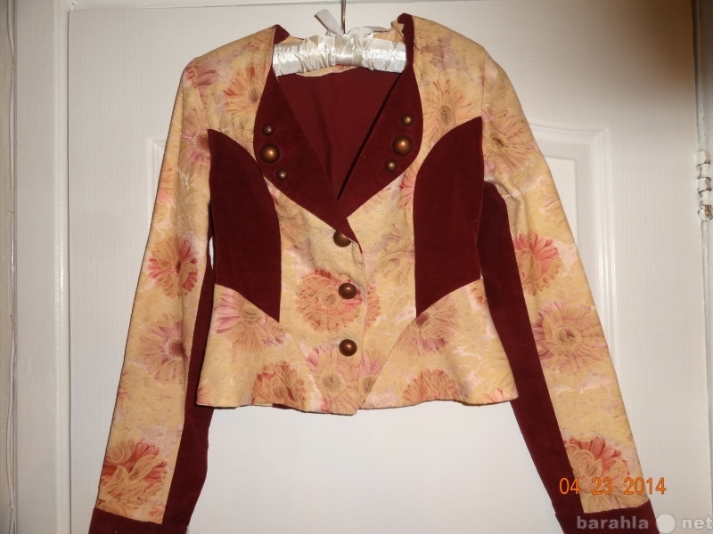 Продам: костюм (блузка или пиджак+юбка)