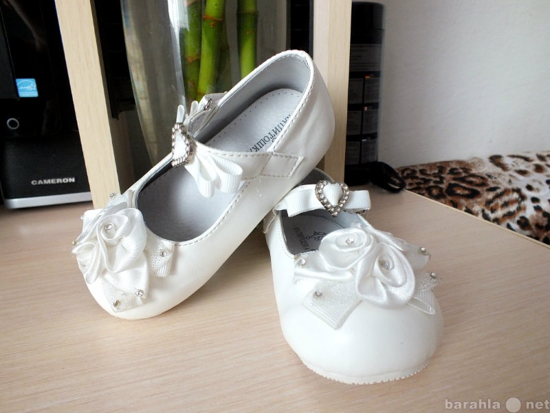 Продам: Нарядные туфельки для девочки
