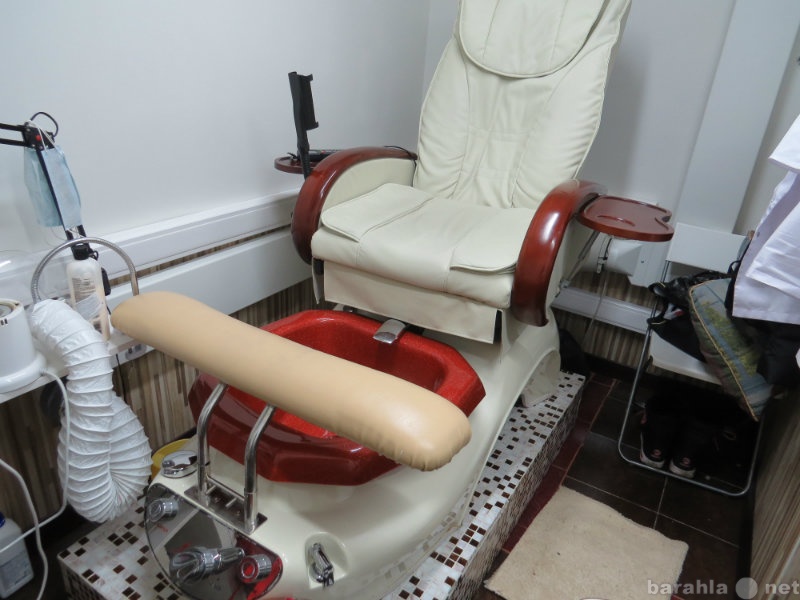 Продам: Кресло педикюрное с массажем и ванночкой
