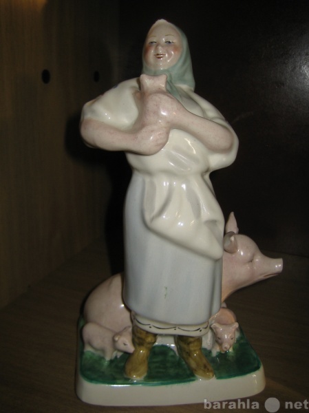 Продам: Фарфоровая статуэтка Свинарка