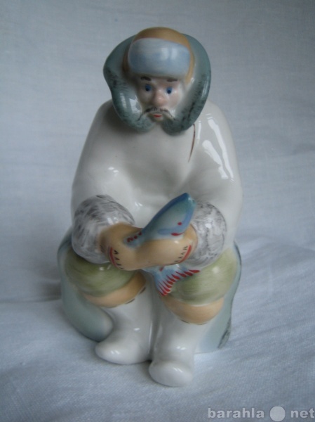 Продам: фарфоровая статуэтка Рыбак зимой 60 г.