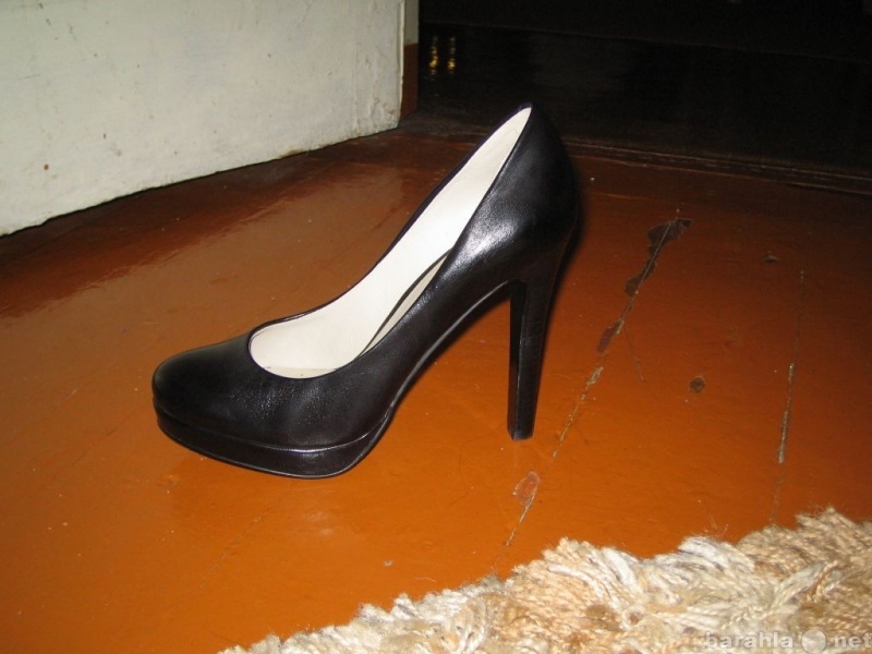 Продам: Женские черные кожанные туфли на шпильке