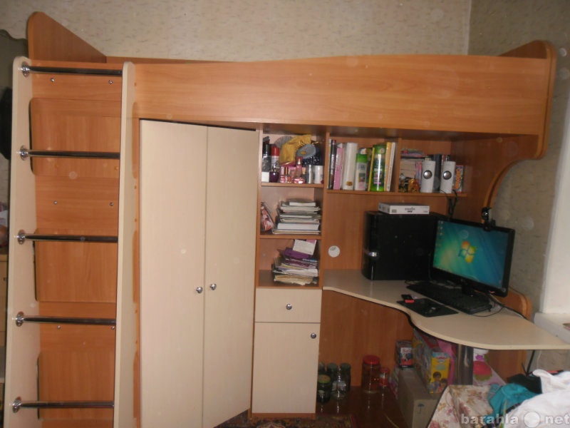 Продам: Кровать со встроенным шкафом и столом