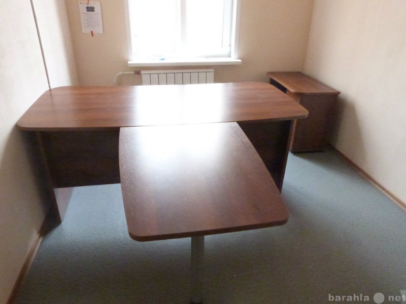 Продам: Стол директора, приставной столик, тумба
