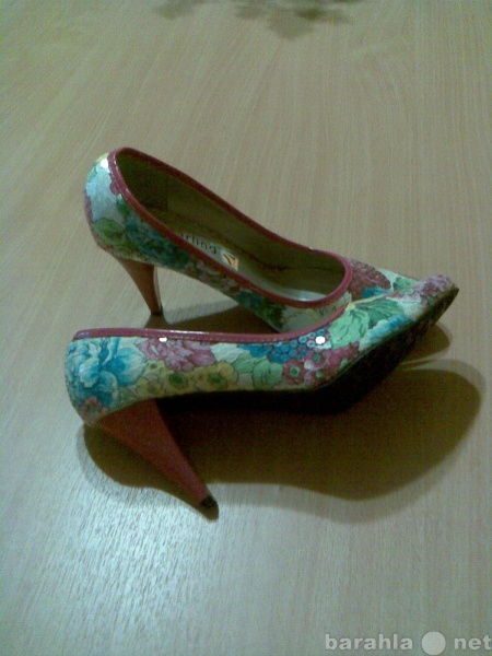 Продам: Туфли женские цветные,"чешуйчатые&q